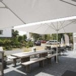 vermijd schade aan uw nieuw terras - parasol met bodelmhuls voor verankering