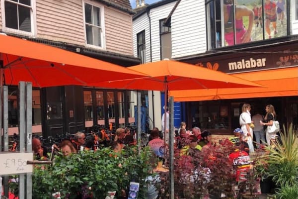 Kleurrijke oranje Symo parasols